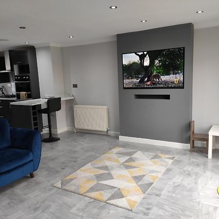 Elegant 3-Bedroom Home, Sleeps Up To 5 Guest. South Ockendon Экстерьер фото