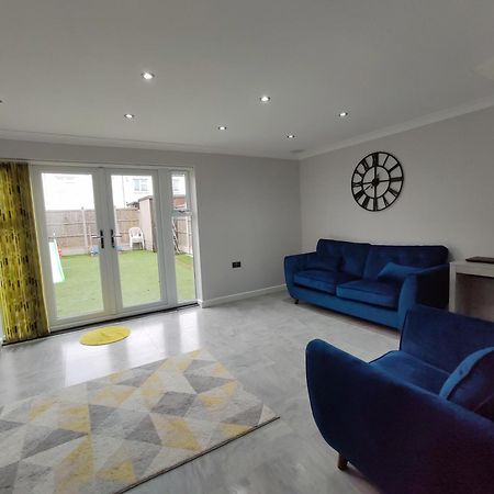 Elegant 3-Bedroom Home, Sleeps Up To 5 Guest. South Ockendon Экстерьер фото