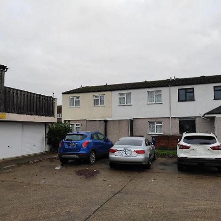 Elegant 3-Bedroom Home, Sleeps Up To 5 Guest. South Ockendon Экстерьер фото