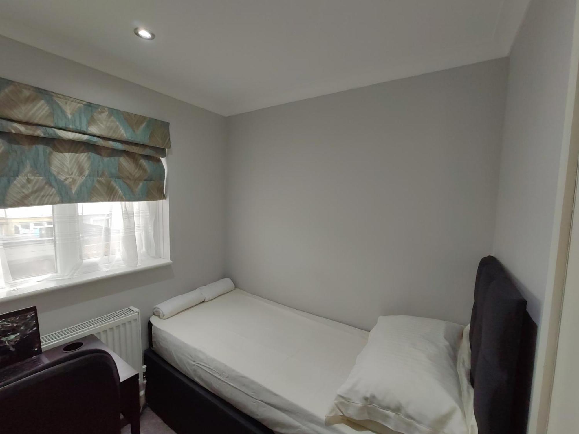Elegant 3-Bedroom Home, Sleeps Up To 5 Guest. South Ockendon Экстерьер фото