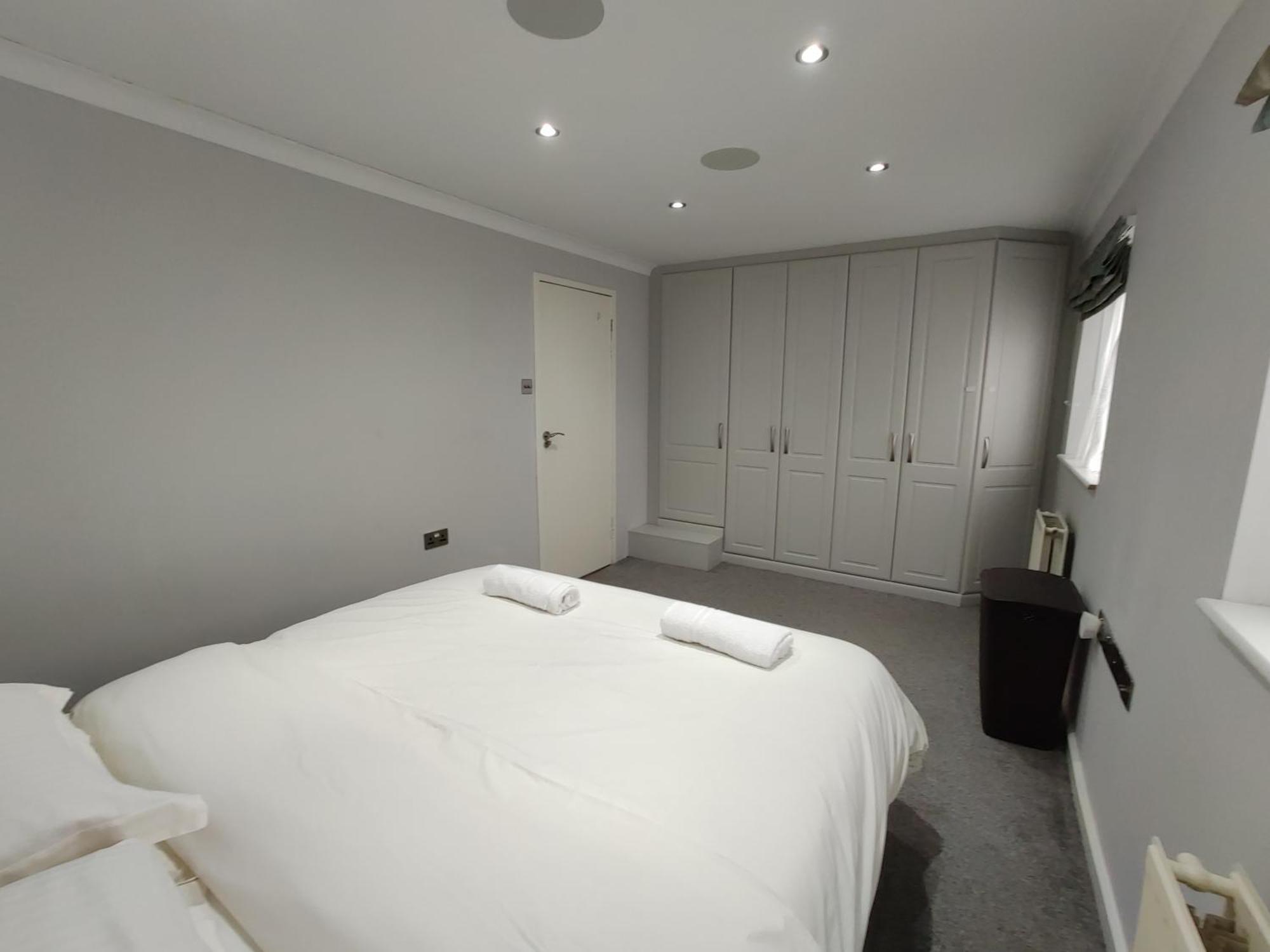 Elegant 3-Bedroom Home, Sleeps Up To 5 Guest. South Ockendon Экстерьер фото