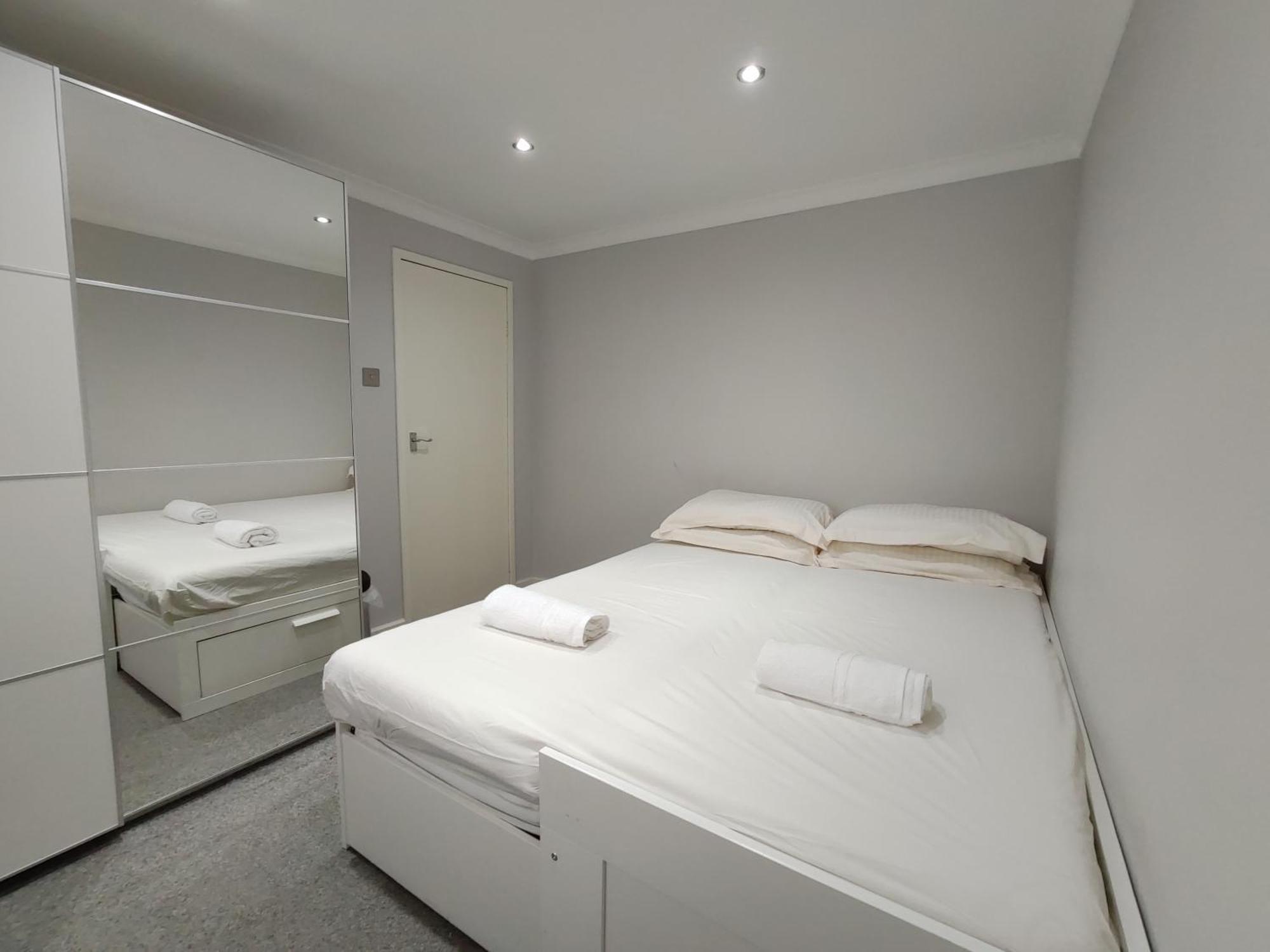 Elegant 3-Bedroom Home, Sleeps Up To 5 Guest. South Ockendon Экстерьер фото